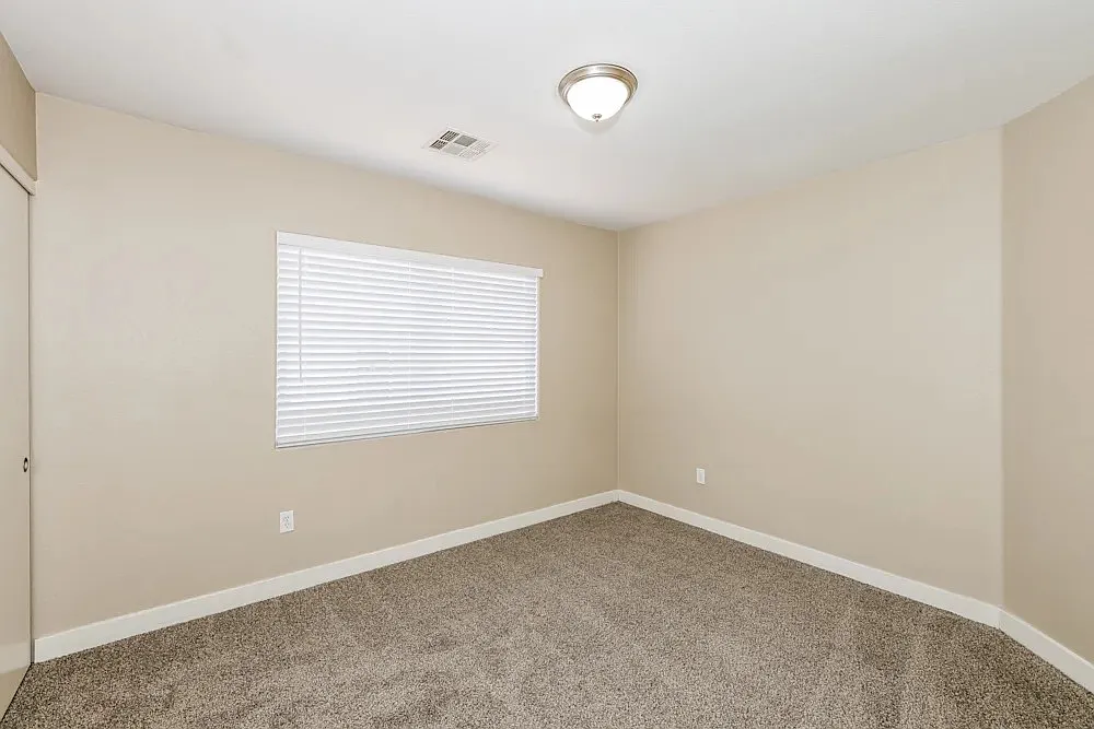 4 bed, 2.5 bath, 2053 sqft, $1,400 — Photo 2