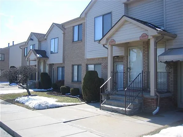 24148 Ashford Ln, Clinton Township, MI 48036