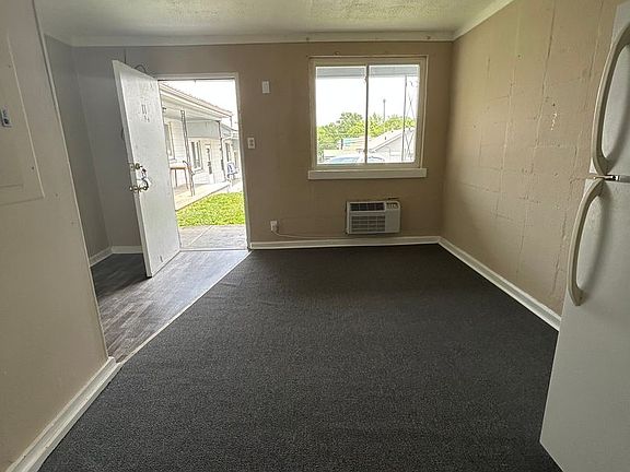 5th image of 1018 W Lexington Ave APT 11