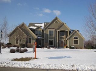 W133N6455 Crestwood Dr, Menomonee Falls, WI 53051