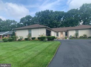 704 Manor Rd, Cinnaminson, NJ 08077