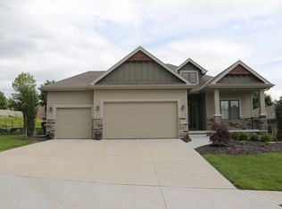 10019 Emiline St, La Vista, NE 68128
