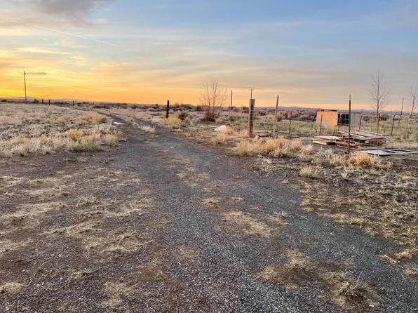 57999 Fossil Lake Rd, Christmas Valley, OR 97641