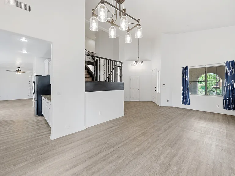 12175 W Chase Ln — Photo 4