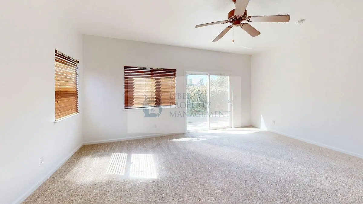 4 bed, 1905 sqft, $2,895 — Photo 2