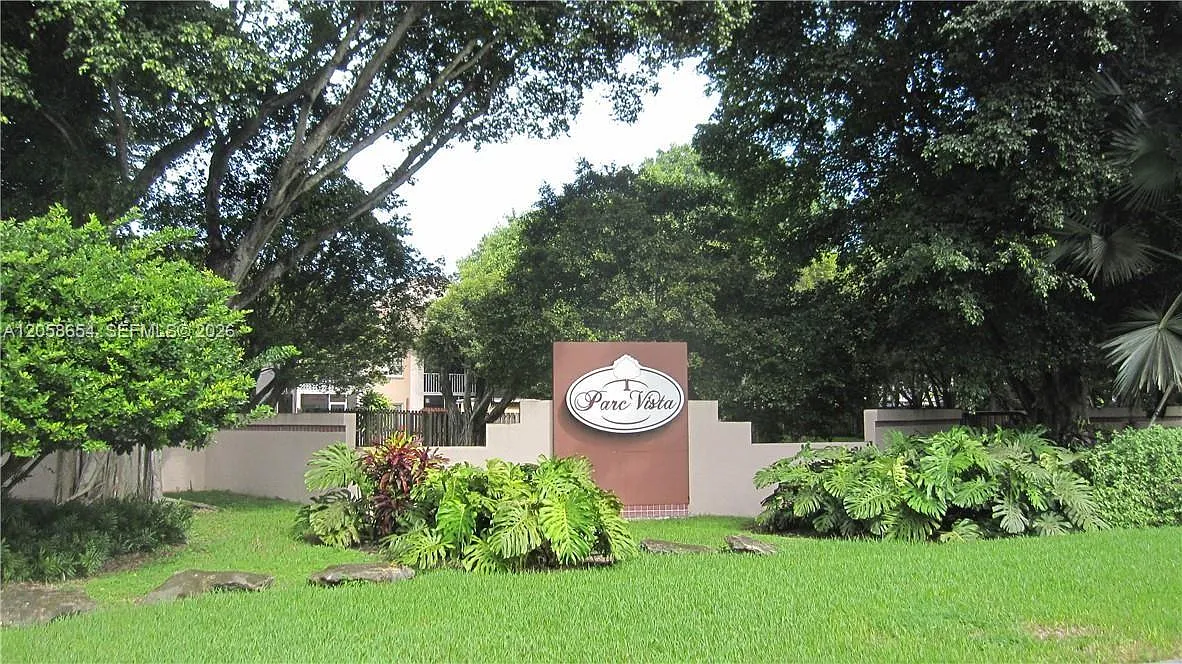 Parc Vista Condo — Photo 1