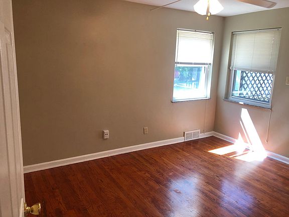 5th image of 19652 Hilliard Blvd #D