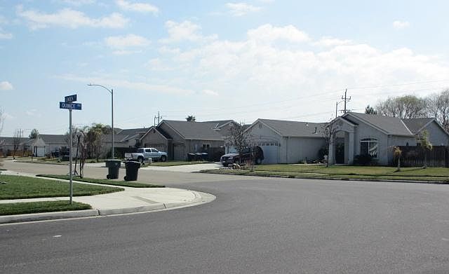 2nd image of 743 Quince Ave