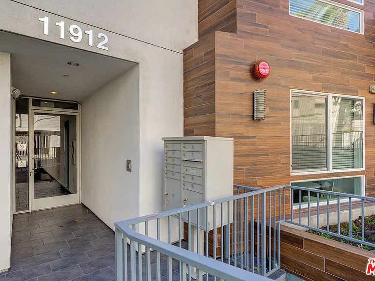 11912 Laurelwood Dr #201 — Photo 34