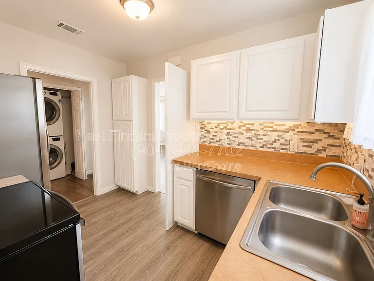 1230 Lechlade St — Photo 13