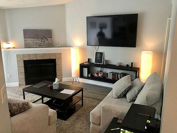Living room (not furnished)