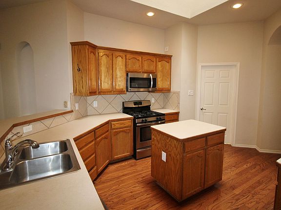 3rd image of 8611 Darrington Dr