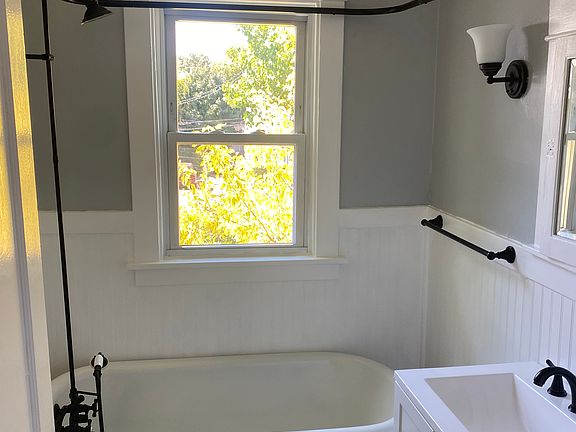 4th image of 103 Wilbury Pl #2