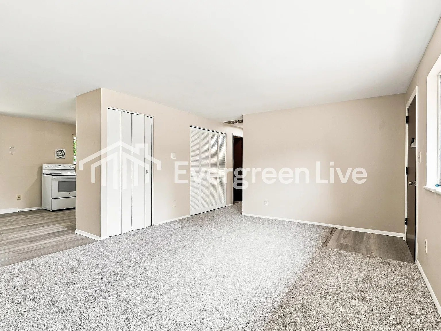 3 bed, 2.0 bath, 1068 sqft, $1,745 — Photo 2