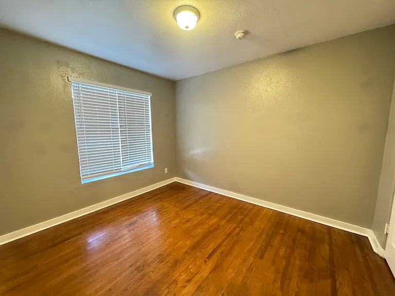 2042 NW 25th St #17 — Photo 10