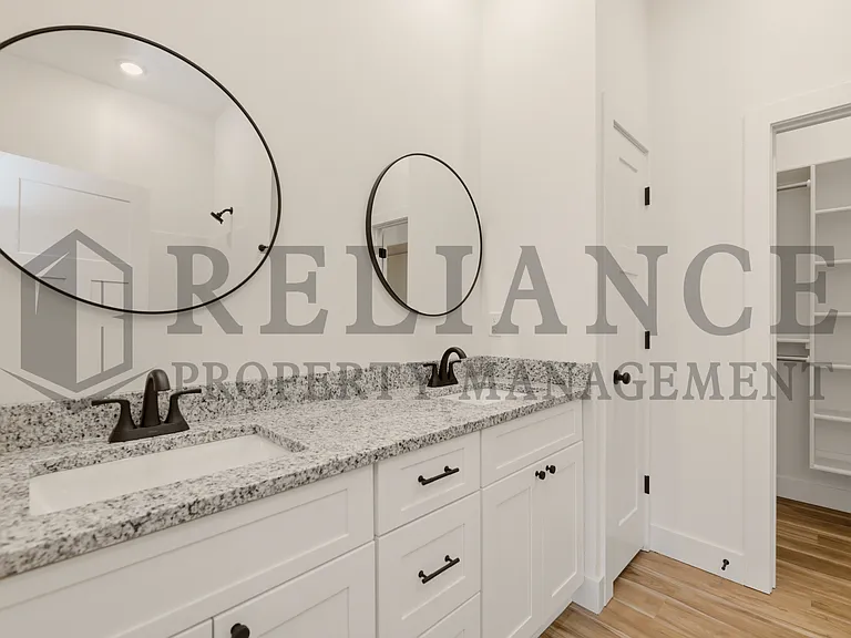 701 E Elmwood St — Photo 30