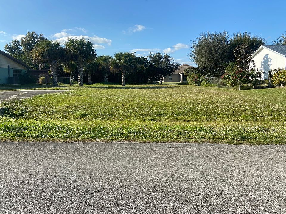 2nd image of 726 NE Jordan Ter