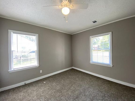 4th image of 1012 Bradley St