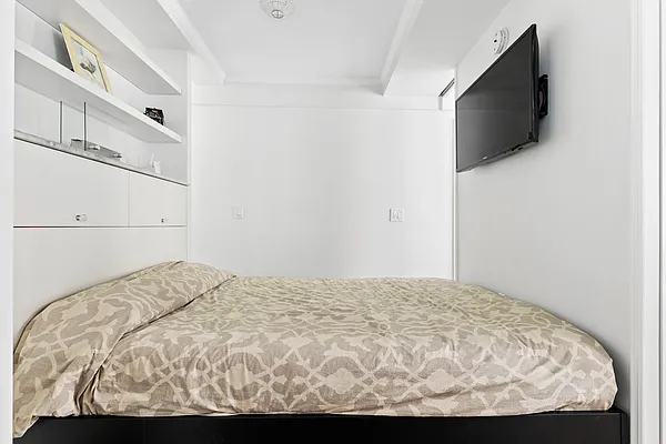 Rented by Douglas Elliman | media 15