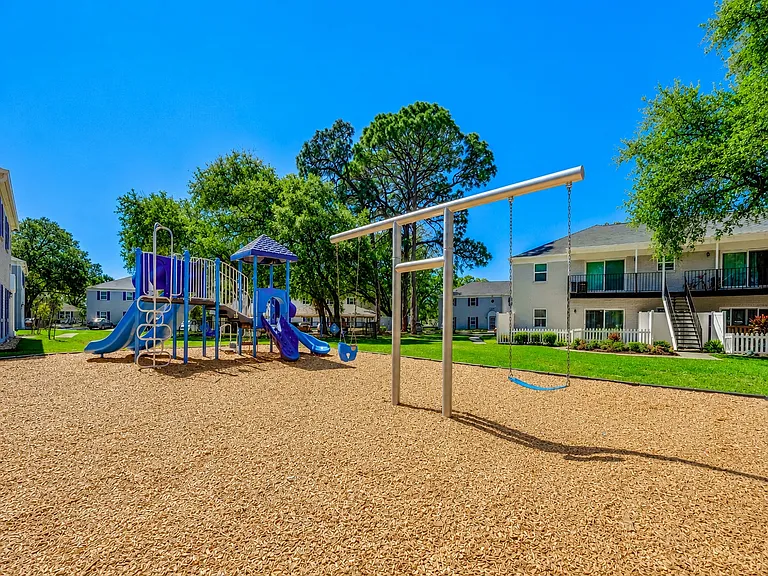 Reserve at Lake Pointe Apartments and Townhomes — Photo 21