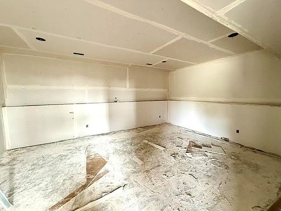 4th image of 1110 Oak Ridge St