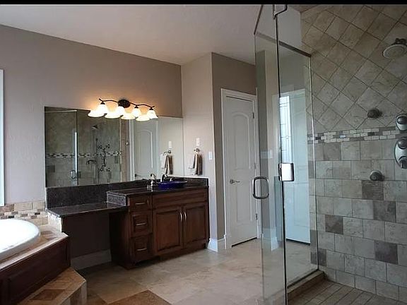 5th image of 42 Lake Van Dr