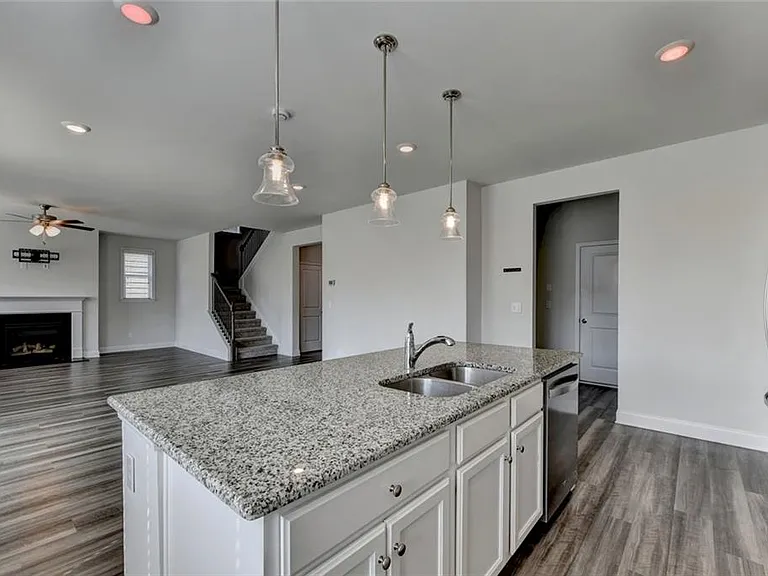 3335 Fall Branch Ln — Photo 15