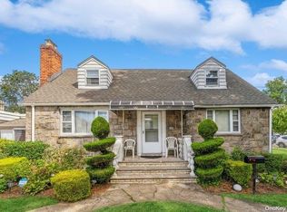 90 Oliver Ave, Valley Stream, NY 11580