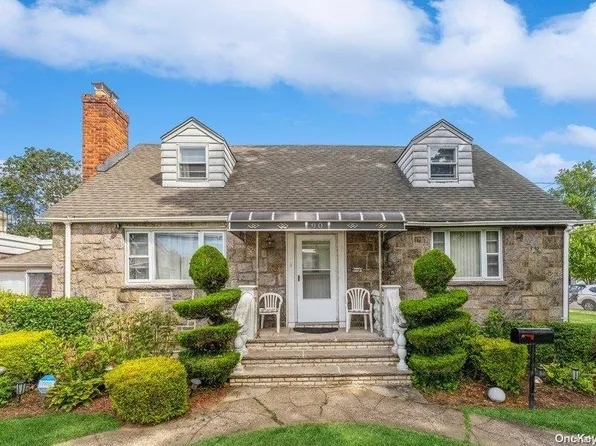 90 Oliver Avenue, Valley Stream, NY 11580