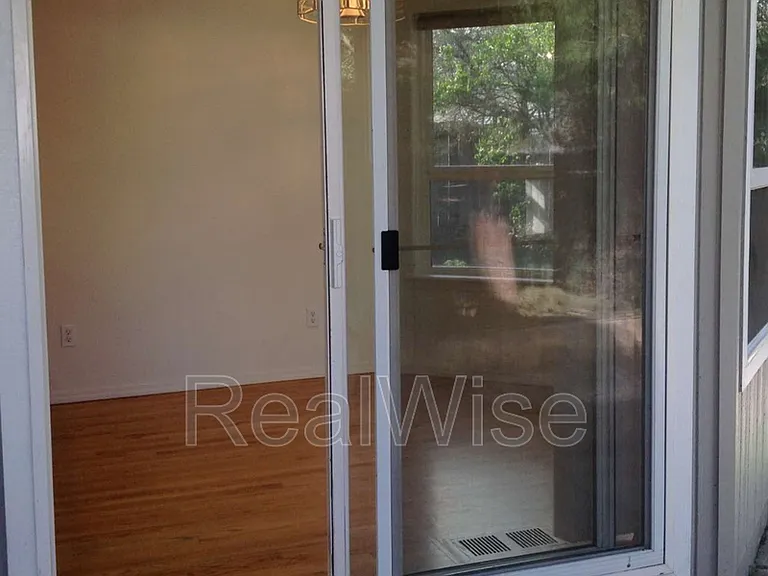 804 Corey Dr — Photo 11