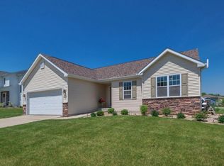 1542 Pumpkin Path, Oconomowoc, WI 53066