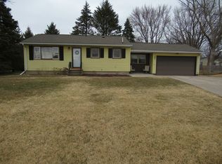 1001 4th St, Hampton, IL 61256