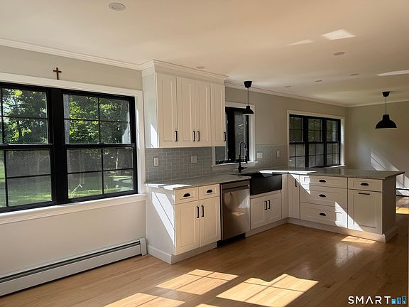 3rd image of 79 Meadow Wood Rd