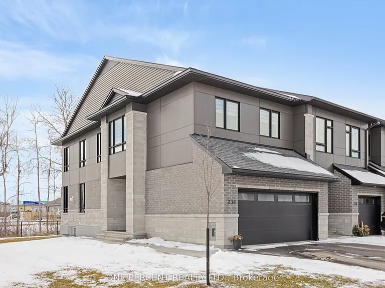 238 Bristol Cres — Photo 2