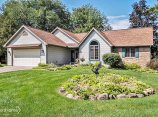 9038 Twin Oaks Ct, Flushing, MI 48433
