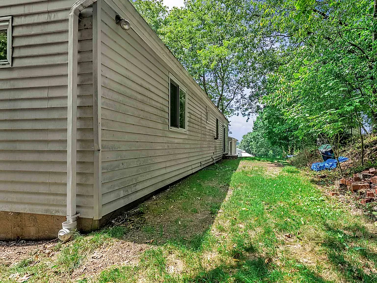 466 Mohican Ave — Photo 31