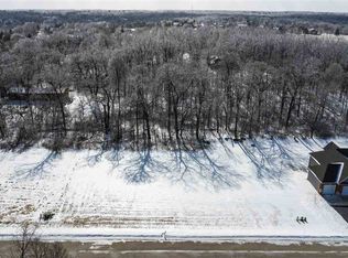 7949 Hidden Creek Ln, Roscoe, IL 61073