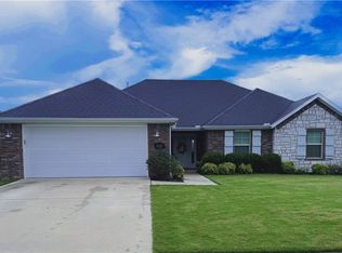 1680 Monarch Ave, Fayetteville, AR 72701