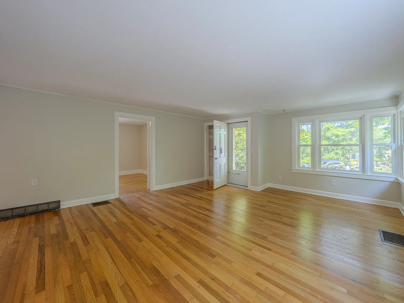 3 bed, 1087 sqft, $2,495 — Photo 3