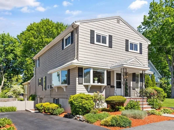 8 Waverly St, Stoneham, MA 02180