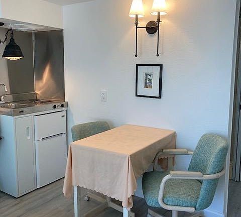 5th image of 130 Perkins Ave #2