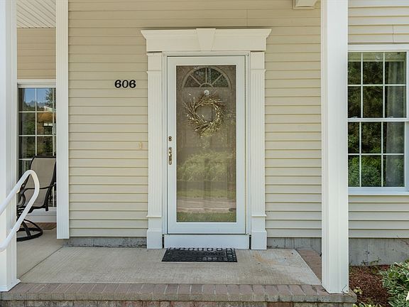 3rd image of 606 Autumn Ridge Dr #606