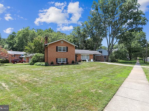 3rd image of 6900 Tilden Ln