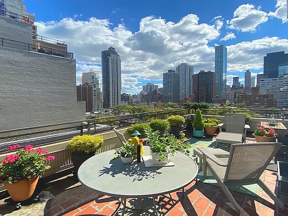 3rd image of 210 E 63rd St APT 12B