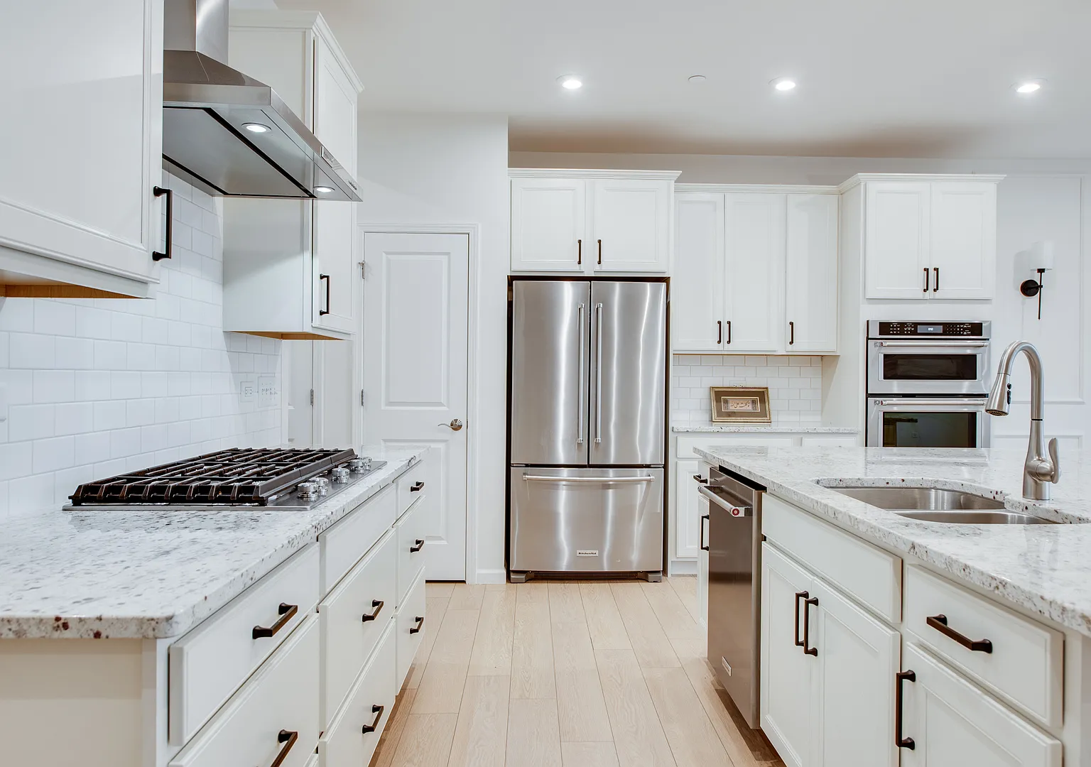 3 bed, 2.5 bath, 2097 sqft, $4,250 — Photo 2