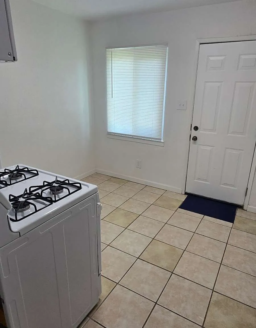 2 bed, $1,650 — Photo 3