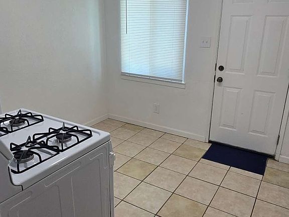 3rd image of 415 Maple St #415