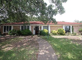 2229 Lakeview Dr, Bedford, TX 76021