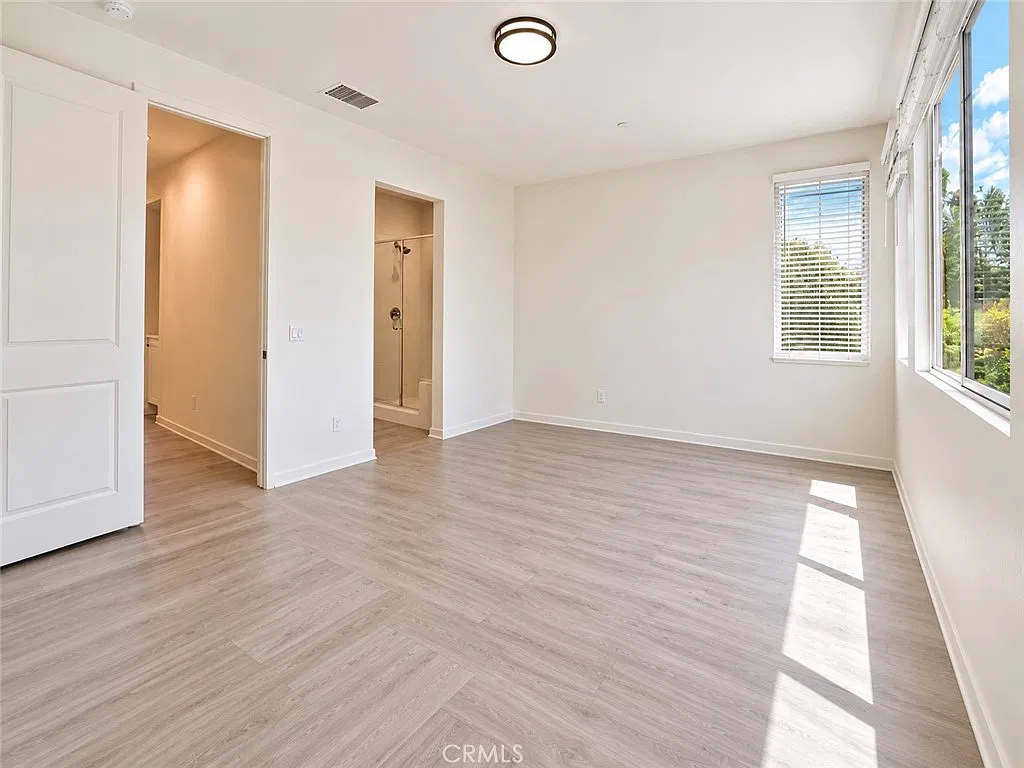 3 bed, 3.5 bath, 1932 sqft, $4,950 — Photo 4