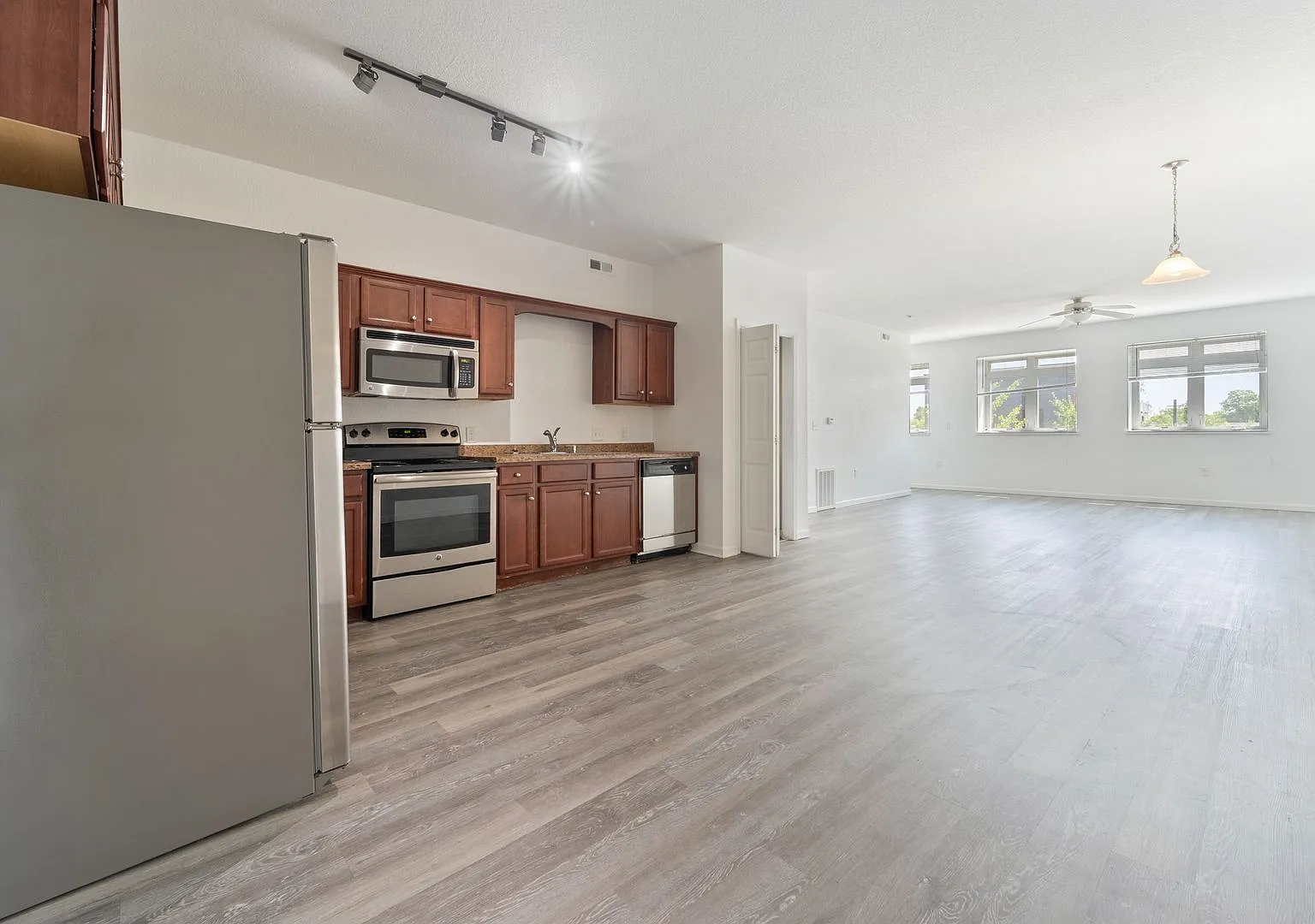 2215 College St — Photo 1